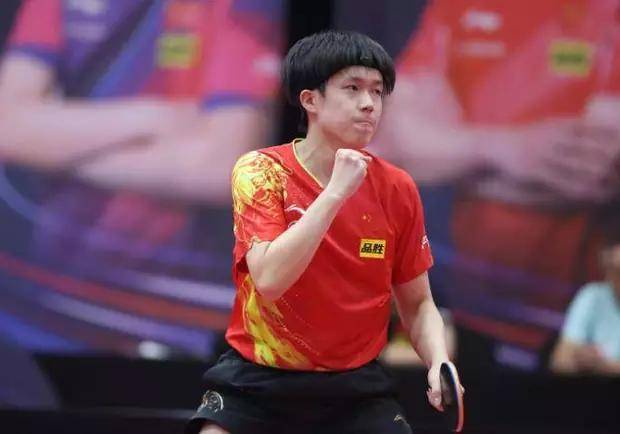 西媒：阿联酋企业慷慨赠送，巴萨球员喜获黄金iPhone