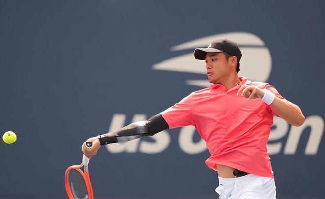 生猛！21岁小将替补梅开二度，后脚跟写意破门+戏耍裤袜